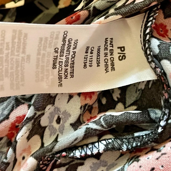 Dynamite| Pretty Dark Floral Open Neck Long Sleeve Feminine Flowy Crop Top Sz S - Picture 6 of 7